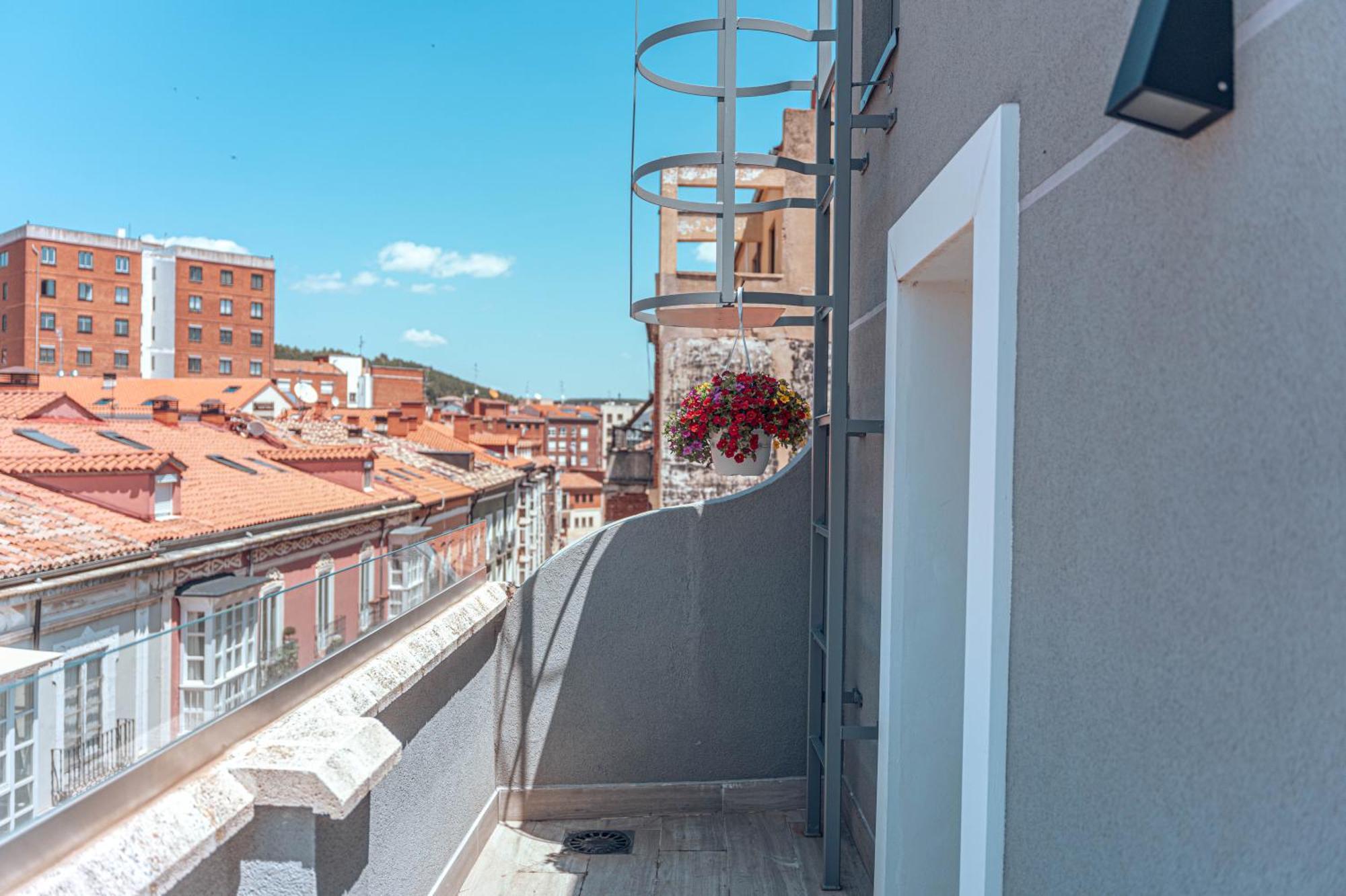 Apartamentos La Moneda Burgos Exterior photo